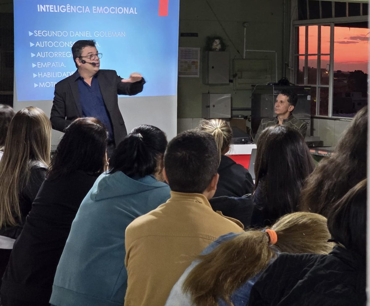 Anderson Félix palestrando para empresas